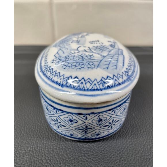 Collection of Blue and White Lidded Dishes Keepsake Boxes - Picture 6 of 12